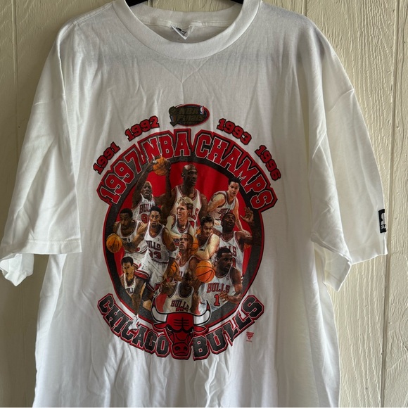 Vintage Starter 1997 Chicago Bulls Champs T-Shirt EUC XL